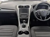 Usado Ford Mondeo Zetec 150 HP (110 kW) 2019 Prateado Citadino