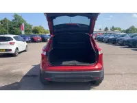Używany Nissan Qashqai N-Vision 130 KM (95 kW) 2017 Czerwony SUV