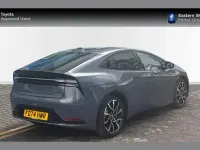 Usado Toyota Prius 220 HP (161 kW) 2024 Cinzento Citadino