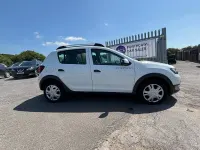 Used Dacia Sandero Lauréate 90 HP (66 kW) 2015 White Hatchback