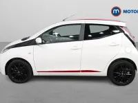 Begagnad Toyota Aygo x-press 69 HK (50 kW) 2018 Vit Halvkombi