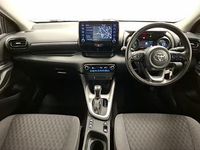 Used Toyota Yaris Hybrid Design 116 HP (85 kW) 2022 White Hatchback