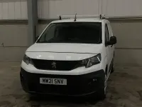 Używany Peugeot Partner 100 KM (73 kW) 2021 Biały Minivan