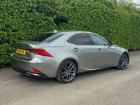 Usado Lexus IS300h Sport Line 223 CV (164 kW) 2018 Plateado Berlina