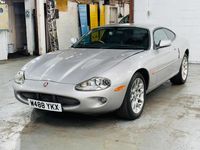 Używany Jaguar XKR Supercharged 2000 Srebrny Coupe