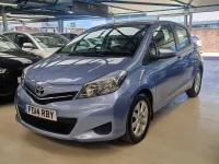 Used Toyota Yaris 98 HP (72 kW) 2014 Blue Hatchback