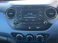 Used Hyundai i10 Premium 2015 White Hatchback