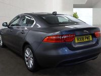 Usado Jaguar XE Prestige 163 HP (119 kW) 2018 Cinzento Sedan
