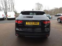 Second-hand Jaguar F-Pace Chequered Flag 180 CP (132 kW) 2019 Negru SUV