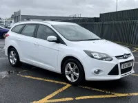 Begagnad Ford Focus Zetec 125 HK (91 kW) 2013 Vit Kombi