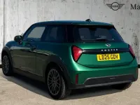 Usado Mini Cooper Exclusive 114 kW (156 CV) 2025 Verde Utilitario