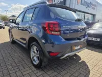 Usado Dacia Sandero Essentiel 90 HP (66 kW) 2019 Azul Citadino