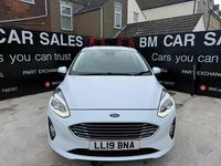 Used Ford Fiesta Zetec 70 HP (51 kW) 2019 White Hatchback