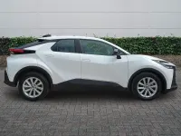 Used Toyota C-HR 140 HP (102 kW) 2024 White SUV