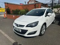 Used Vauxhall Astra SRi 115 HP (84 kW) 2013 White Hatchback
