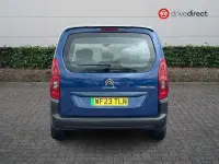 Begagnad Citroën e-Berlingo Feel 100 kW (136 HK) 2023 Blå Minibuss