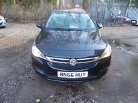 Second-hand Vauxhall Astra 2016 Negru Hatchback