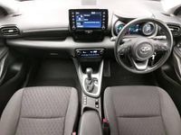 Used Toyota Yaris Hybrid Design 116 HP (85 kW) 2023 White Hatchback