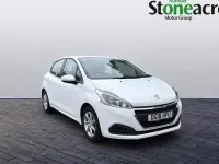 Used Peugeot 208 Active 82 HP (60 kW) 2018 White Hatchback