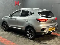 Usado MG ZS Exclusive 106 CV (77 kW) 2023 Plateado SUV