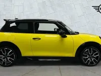 Usado Mini Cooper Hatch 113 kW (154 HP) 2025 Amarelo Citadino