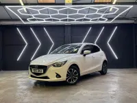 Used Mazda 2 Edition 90 HP (66 kW) 2015 White Hatchback
