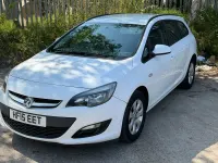 Used Vauxhall Astra 2015 White Estate