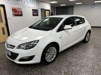 Used Vauxhall Astra Excite 100 HP (73 kW) 2015 White Hatchback
