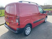 Used Citroën Berlingo 100 HP (73 kW) 2018 Red MPV