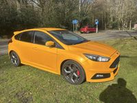 Używany Ford Focus ST 2017 Żółty Hatchback