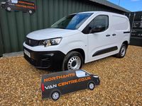 Gebraucht Peugeot Partner Premium 131 PS (96 kW) 2023 Weiß Van / Kleinbus