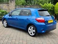 Used Toyota Auris SR 132 HP (97 kW) 2011 Blue Hatchback