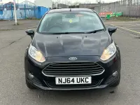 Usado Ford Fiesta Zetec 82 CV (60 kW) 2014 Negro Utilitario