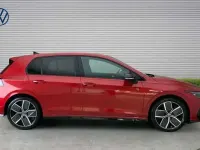 Ny VW Golf VIII Black Edition 150 HK (110 kW) 2025 Röd Halvkombi