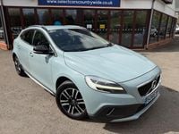 Used Volvo V40 152 HP (111 kW) 2016 Blue Hatchback