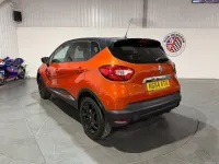 Used Renault Captur Dynamique 90 HP (66 kW) 2015 Orange/black SUV