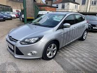Używany Ford Focus Zetec 115 KM (84 kW) 2014 Srebrny Hatchback