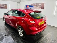 Used Ford Focus Zetec 125 HP (91 kW) 2013 Red Hatchback