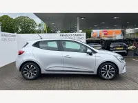 Used Renault Clio Iconic 90 HP (66 kW) 2022 Silver  Hatchback