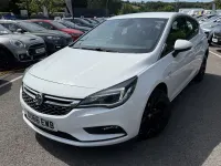 Used Vauxhall Astra SRi 150 HP (110 kW) 2016 White Hatchback