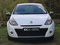 Used Renault Clio IV Dynamique 88 HP (64 kW) 2013 White Hatchback
