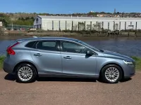 Used Volvo V40 Momentum 120 HP (88 kW) 2017 Blue Hatchback