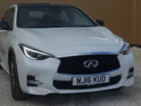 Used Infiniti Q30 Sport Tech 109 HP (80 kW) 2016 White Hatchback