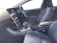 Used Volvo V40 Momentum 120 HP (88 kW) 2017 Black Hatchback