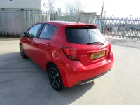 Begagnad Toyota Yaris Sport 99 HK (72 kW) 2014 Röd Halvkombi