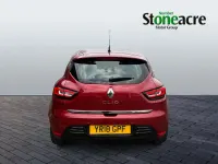 Used Renault Clio Signature 88 HP (64 kW) 2018 Red Hatchback