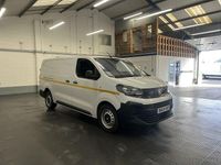 Used Vauxhall Vivaro 150 HP (110 kW) 2024 White MPV