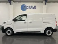 Used Citroën Dispatch 100 HP (73 kW) 2023 White MPV
