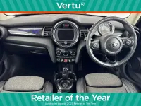 Usado Mini Cooper Hatch 136 CV (100 kW) 2018 Naranja Utilitario