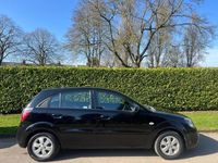 Begagnad Kia Rio 2011 Svart Halvkombi